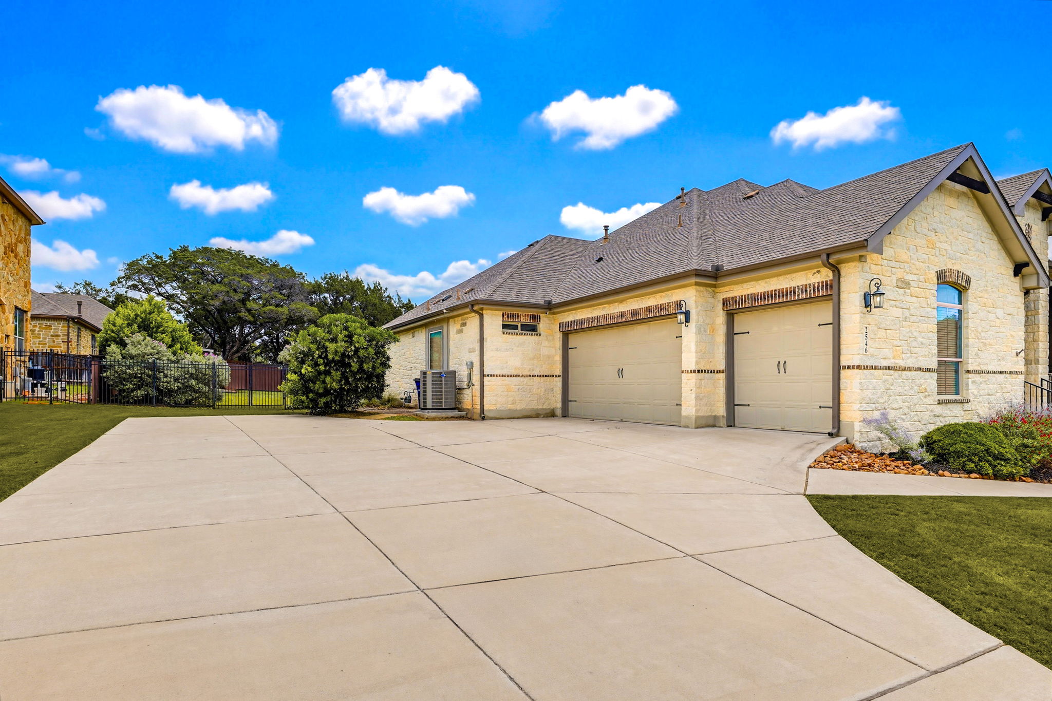 6122 Rickey Dr